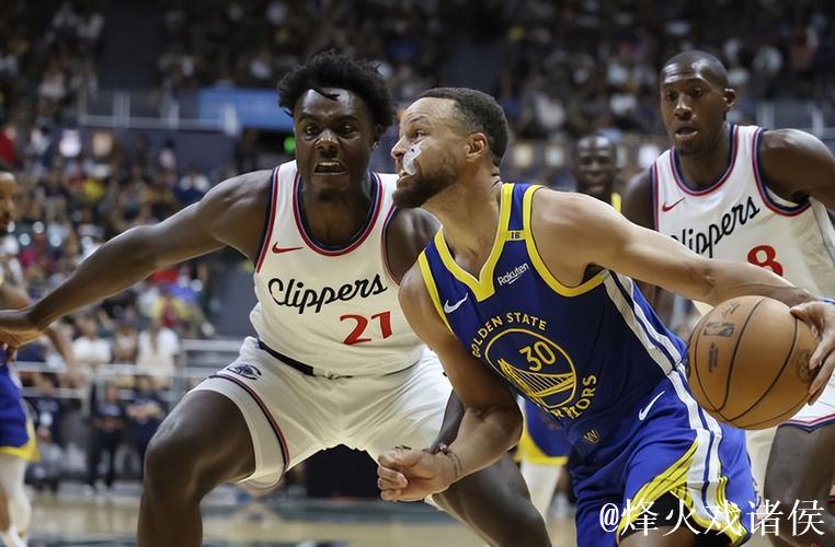 三分压哨绝杀！勇士险胜快船 库里9分哈登13分