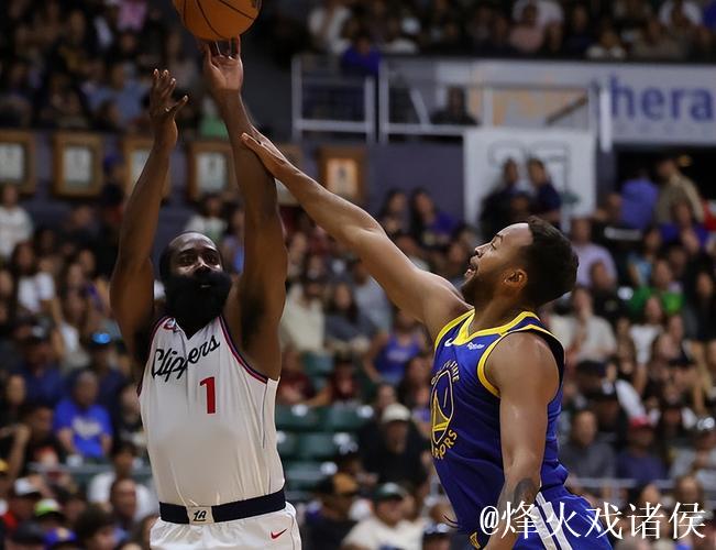 三分压哨绝杀！勇士险胜快船 库里9分哈登13分
